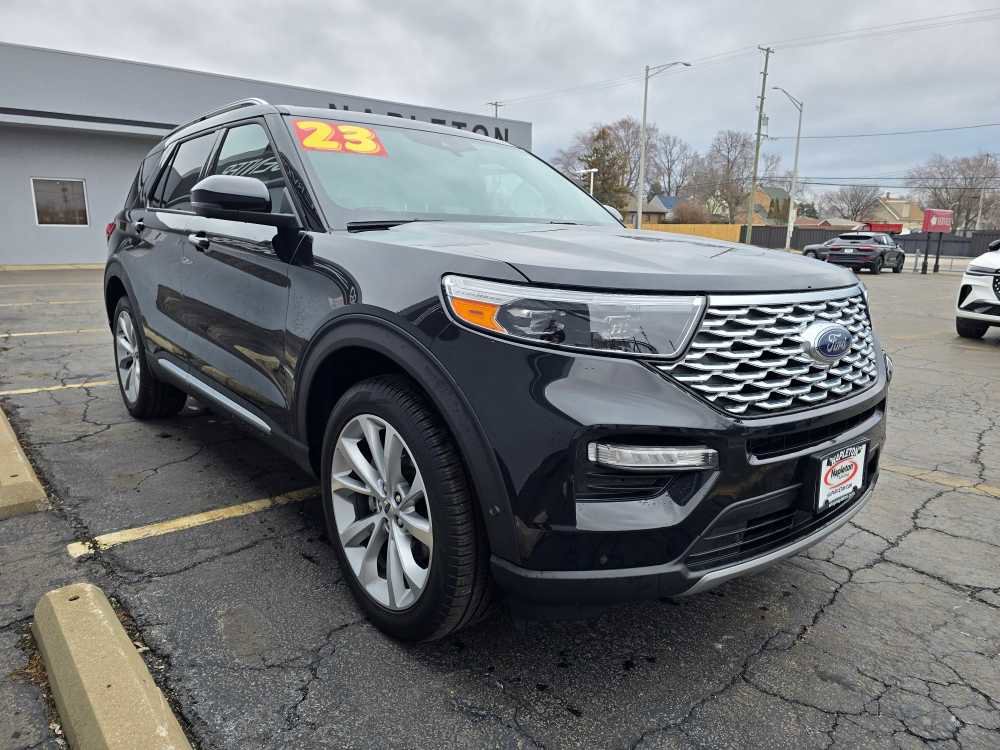 Used 2023 Ford Explorer Platinum w/ Technology Package image 4