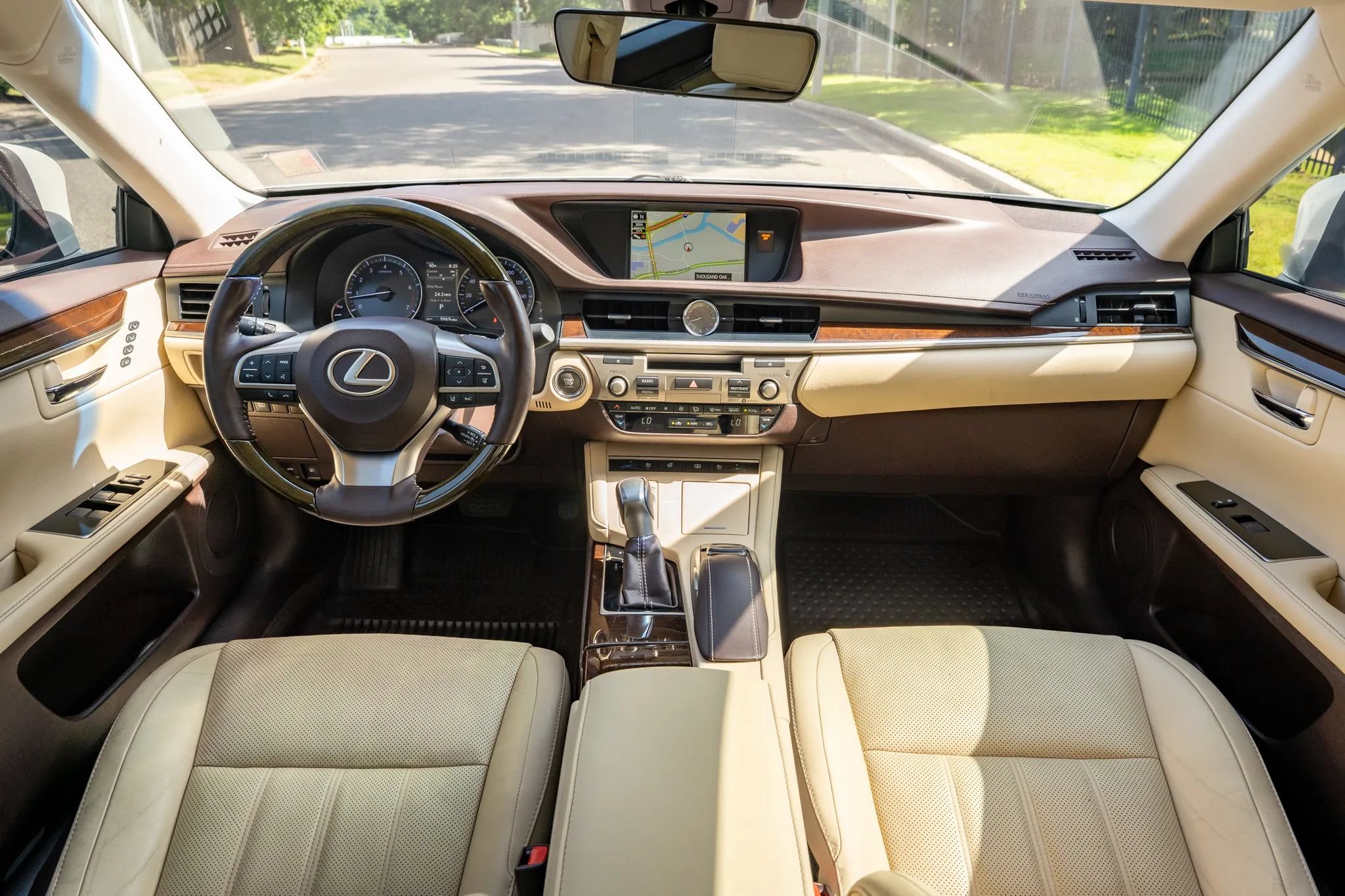 Used 2017 Lexus ES 350 w/ Luxury Package FWD image 19