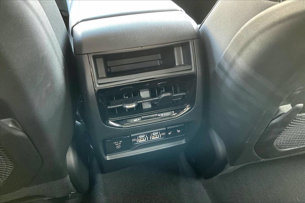 Certified 2023 Jeep Grand Cherokee Limited w/ Black Appearance Package AWD/4WD image 17