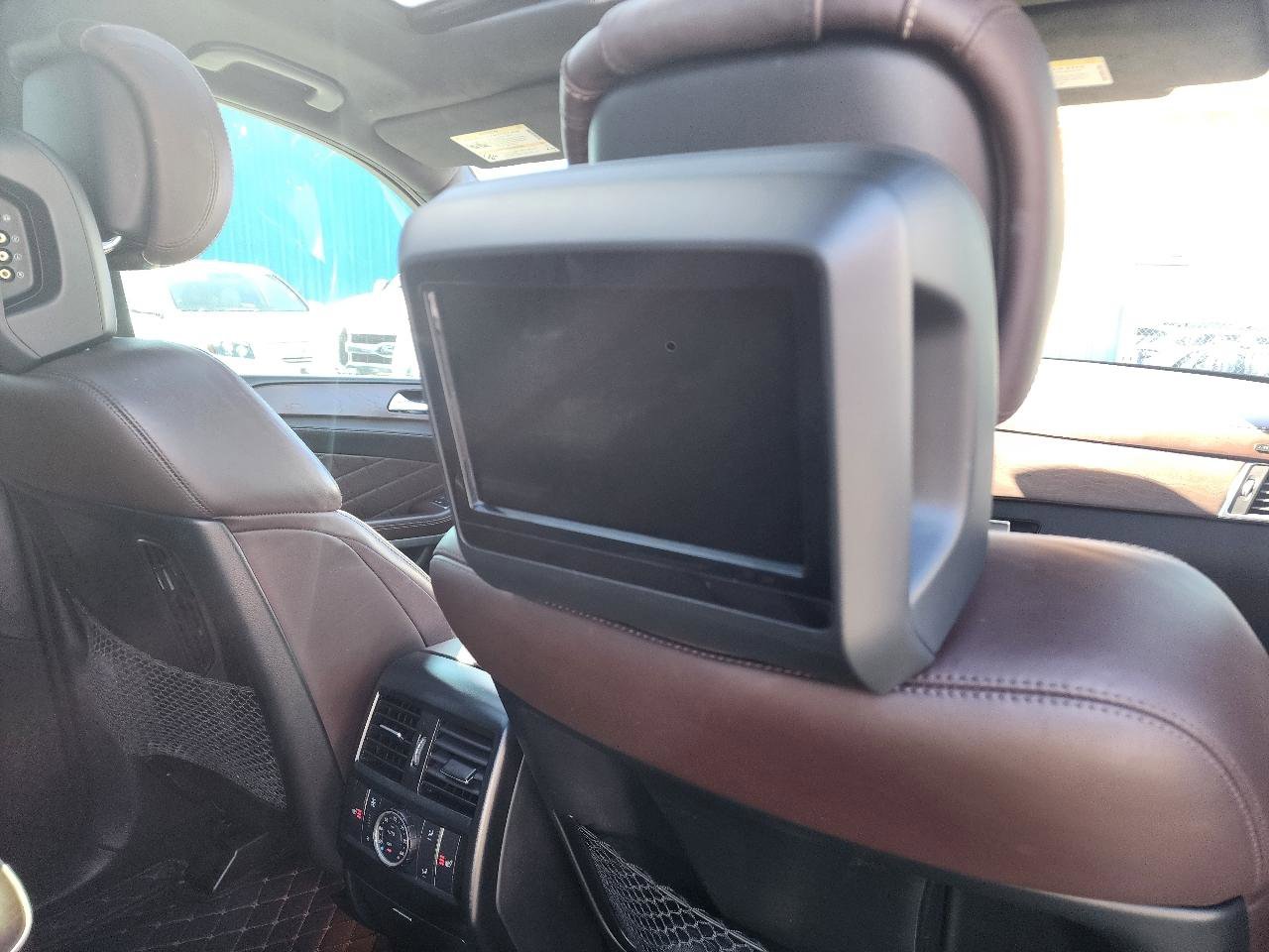 Used 2016 Mercedes-Benz GL 550 4MATIC image 29