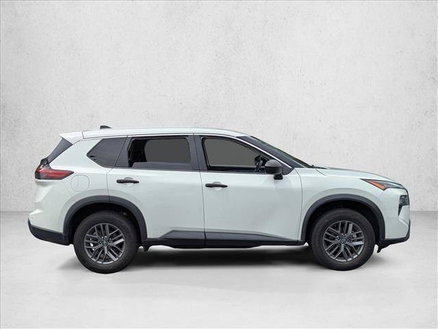 Used 2024 Nissan Rogue S FWD image 3