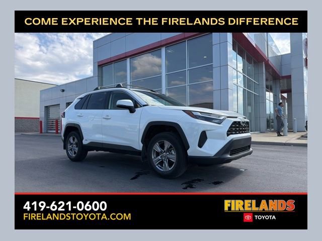Used 2025 Toyota RAV4 LE AWD/4WD image 1