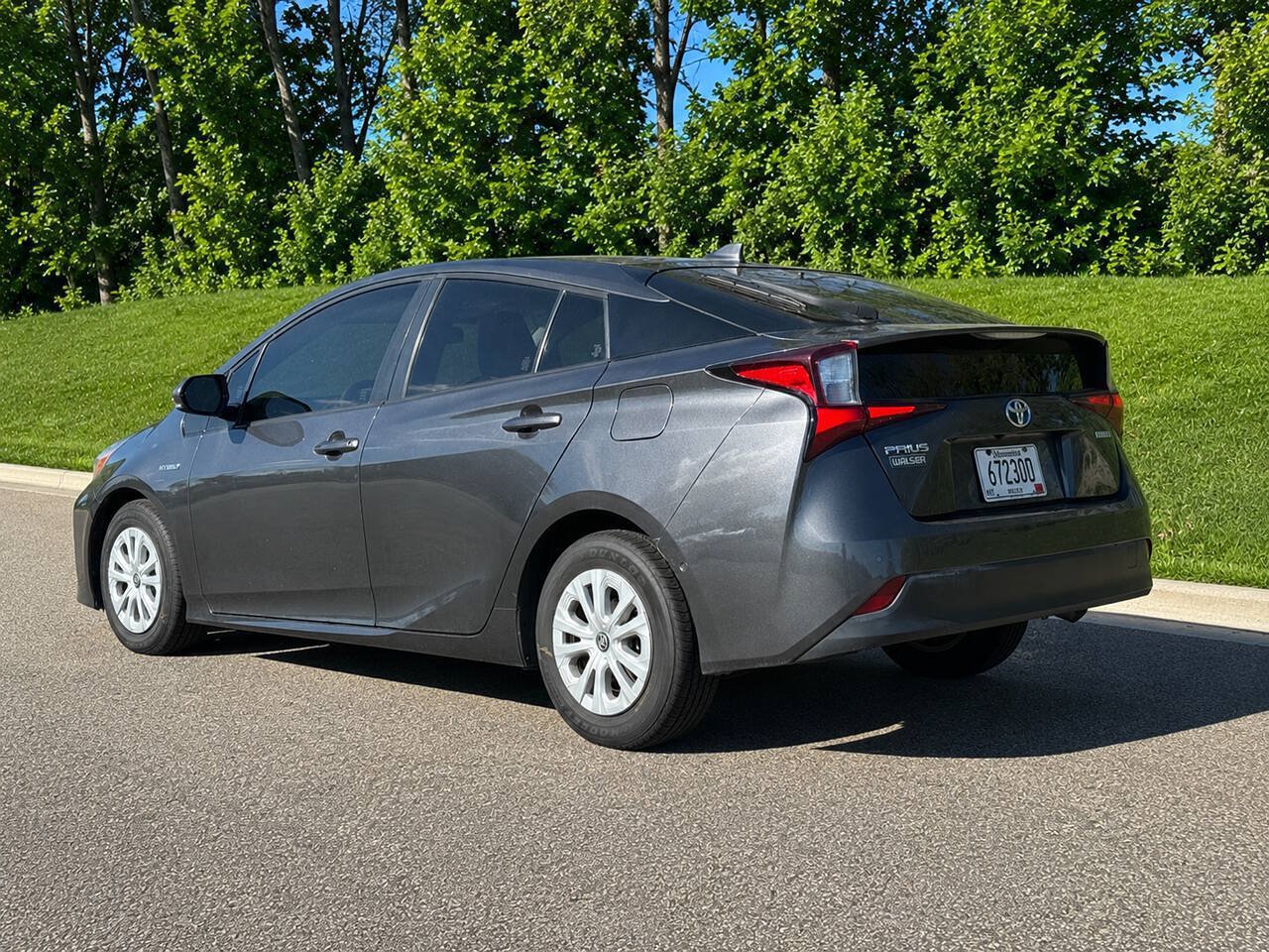 Used 2019 Toyota Prius LE FWD image 2