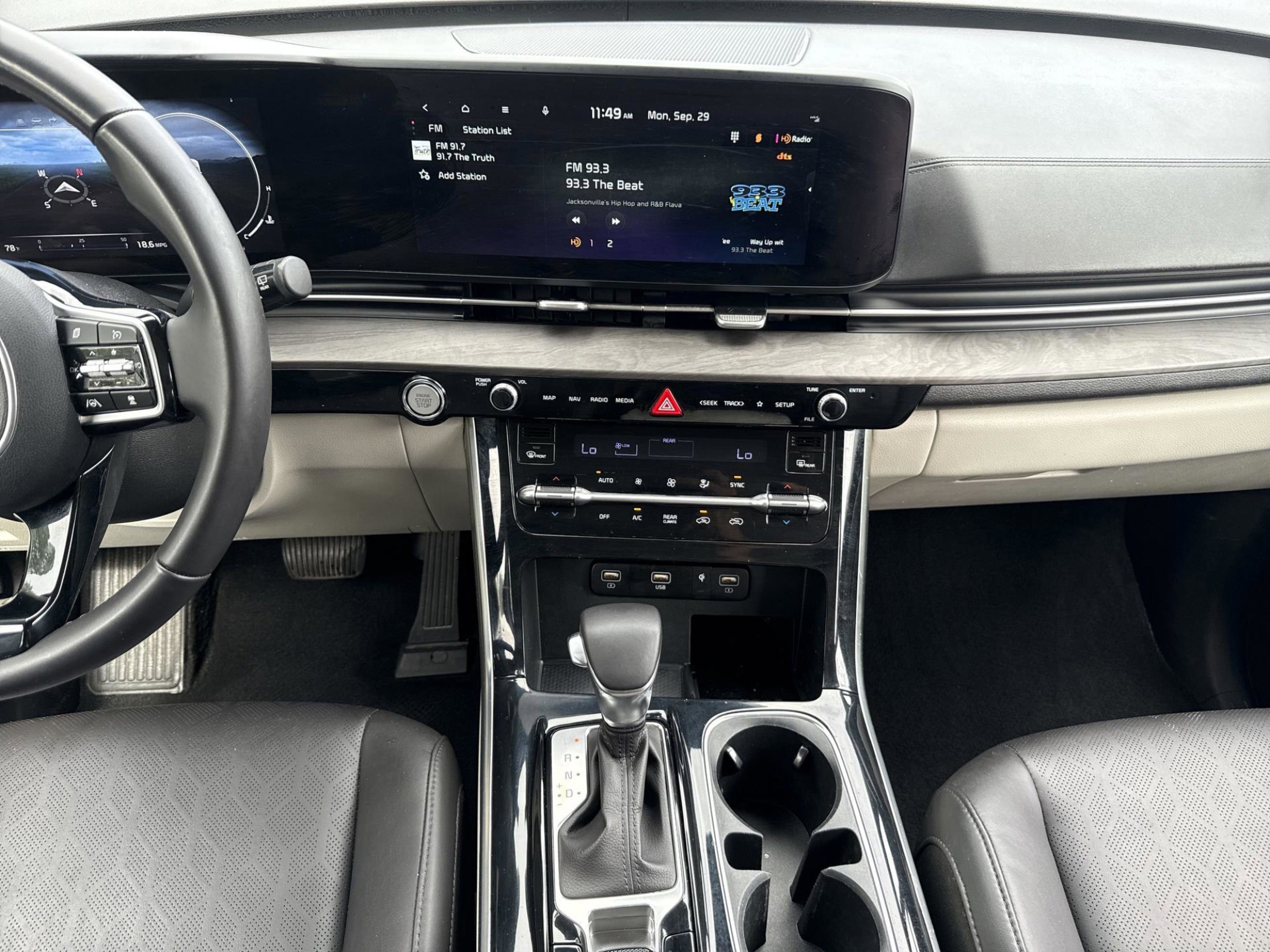 Used 2023 Kia Carnival SX image 15