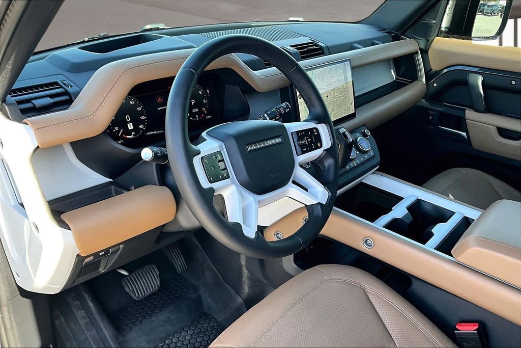 Used 2025 Land Rover Defender 110 X-Dynamic SE image 13