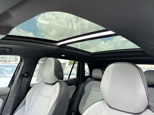New 2026 Volkswagen Tiguan SE R-Line FWD image 18