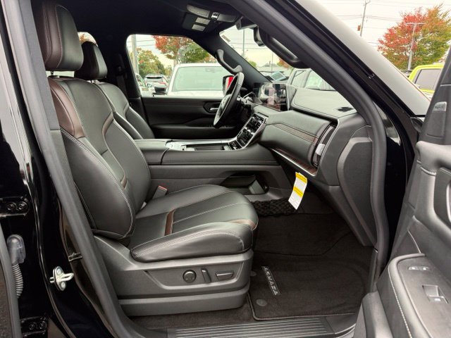Certified 2025 Nissan Armada SL w/ Captain's Chari Seat Package AWD/4WD image 31