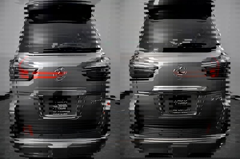 Used 2021 Lexus LX 570 4WD w/ Luxury Package image 9