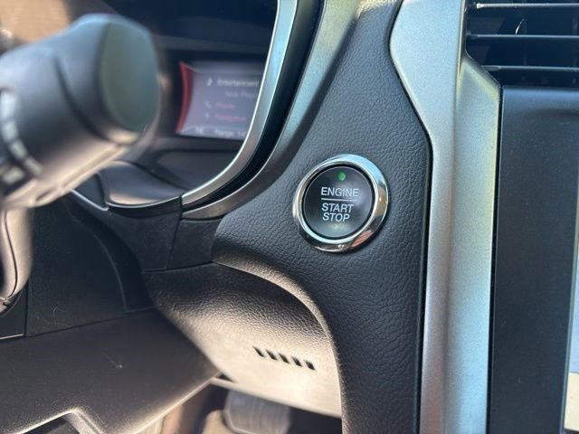 Used 2019 Ford Fusion SE FWD image 20