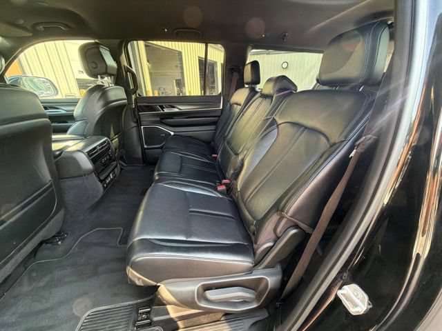 Used 2024 Jeep Wagoneer L Series II w/ Flexible Seating Group AWD/4WD image 14