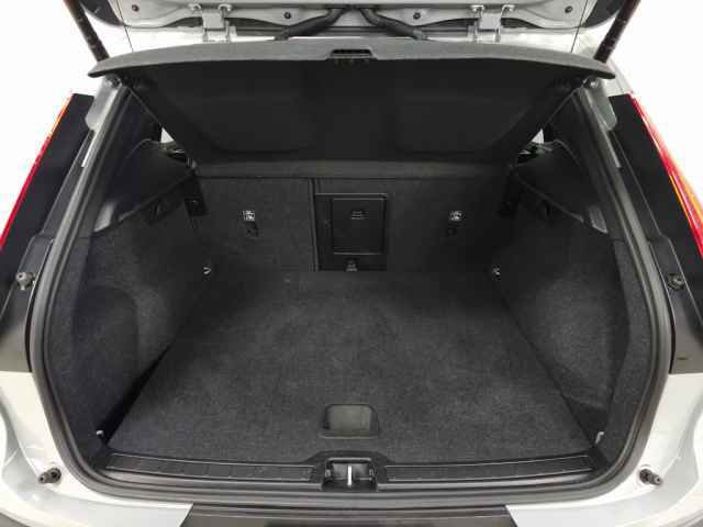 Certified 2025 Volvo XC40 B5 Core image 10