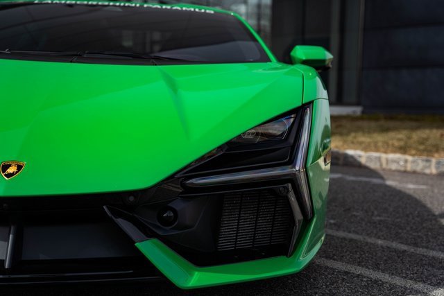 Used 2024 Lamborghini Revuelto image 11