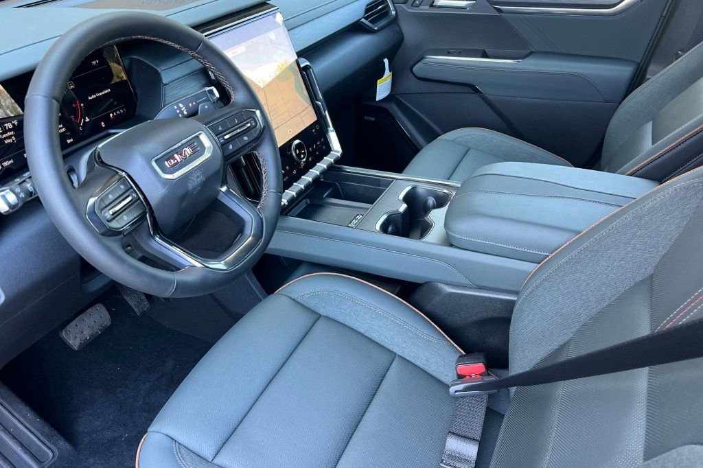 New 2026 GMC Acadia AT4 w/ Luxury Package AWD/4WD image 7
