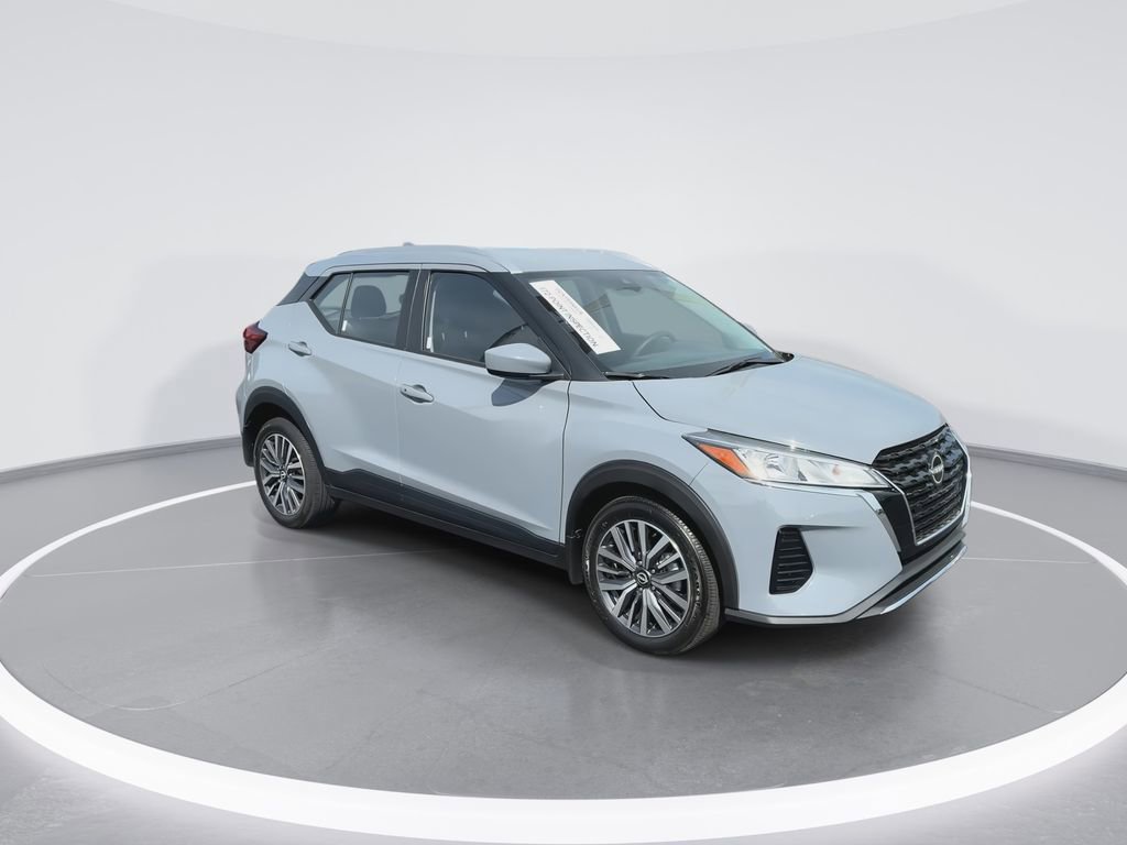 Used 2024 Nissan Kicks SV FWD image 2