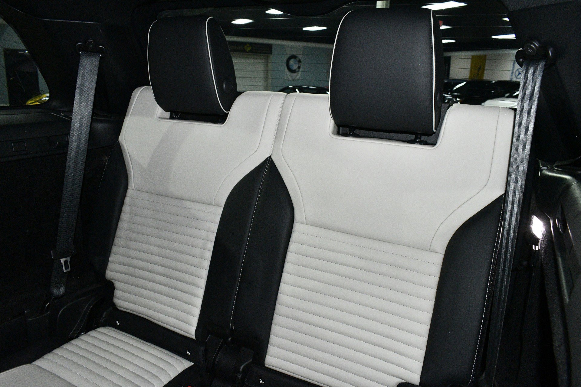 Used 2021 Land Rover Discovery HSE R-Dynamic AWD/4WD image 21