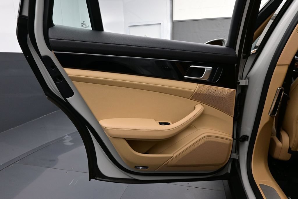 Certified 2023 Porsche Panamera 4S AWD/4WD image 13
