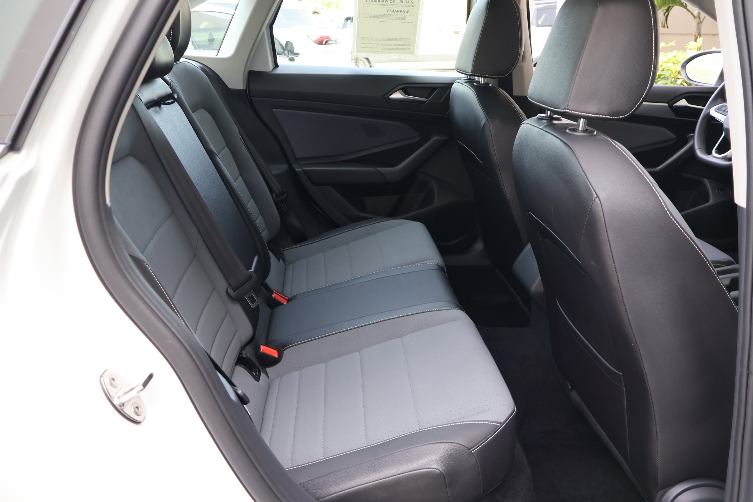 Used 2025 Volkswagen Jetta SE w/ Sunroof Package image 19