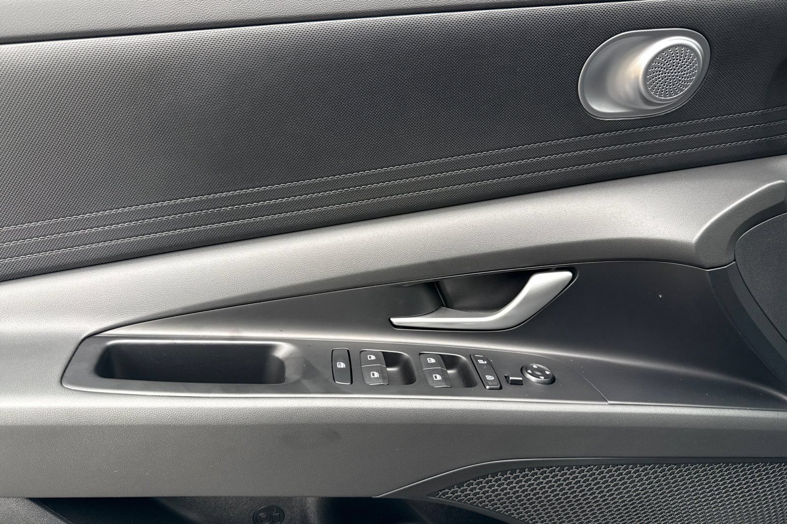 New 2026 Hyundai Elantra Hybrid FWD image 10