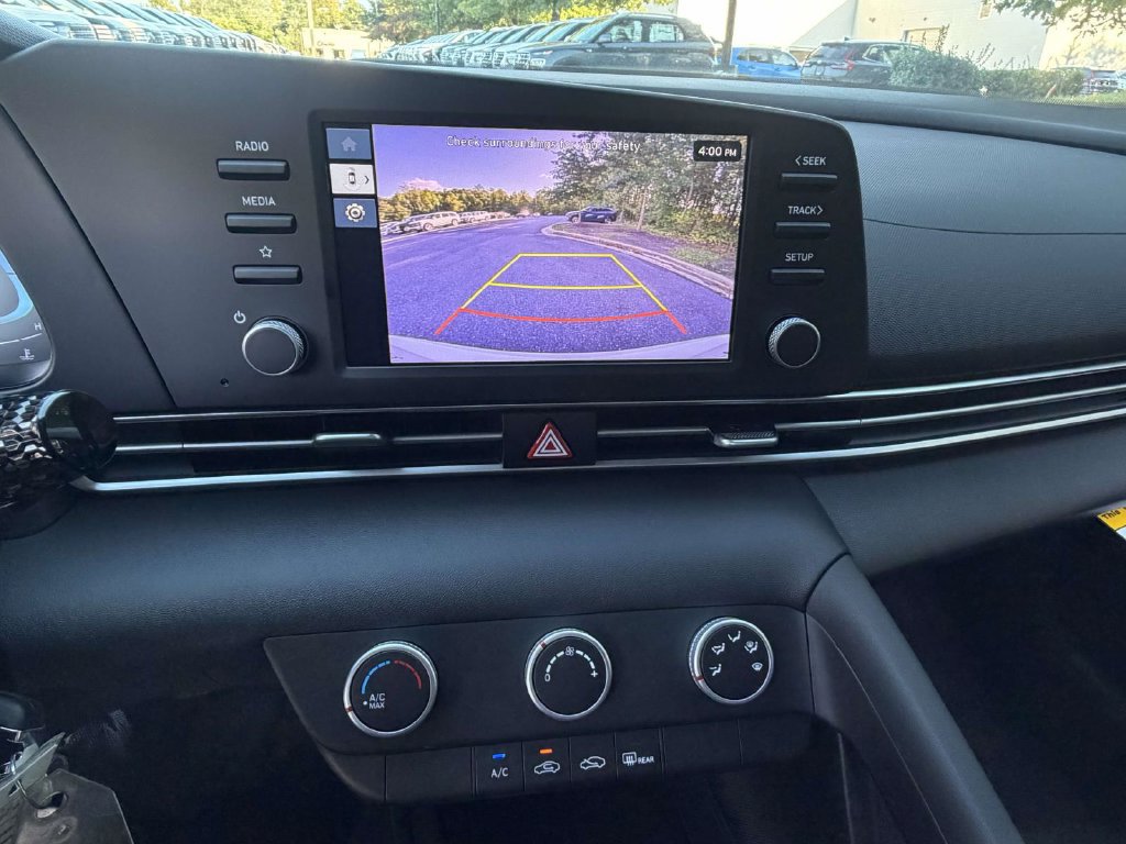 New 2026 Hyundai Elantra SE FWD image 18