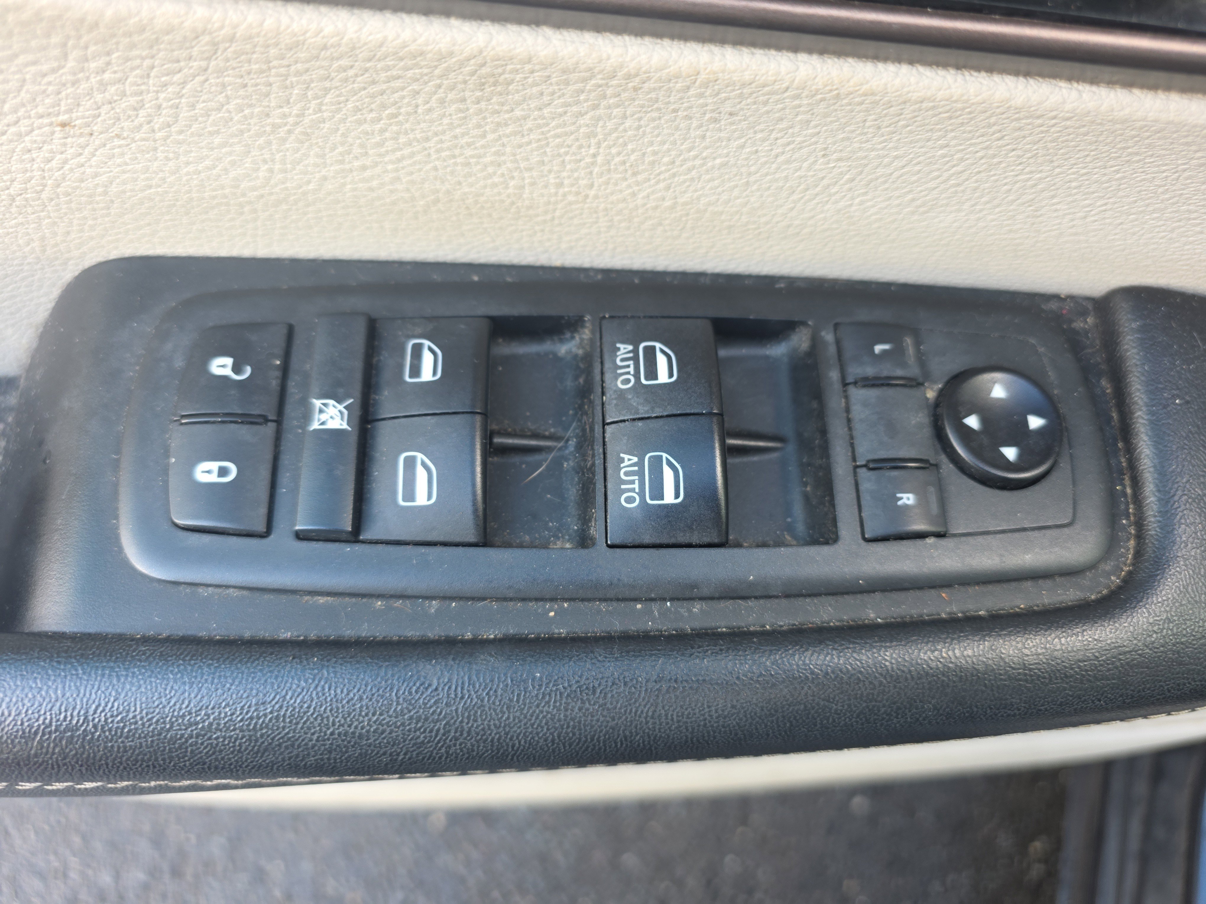 Used 2021 Chrysler Voyager Lxi image 25