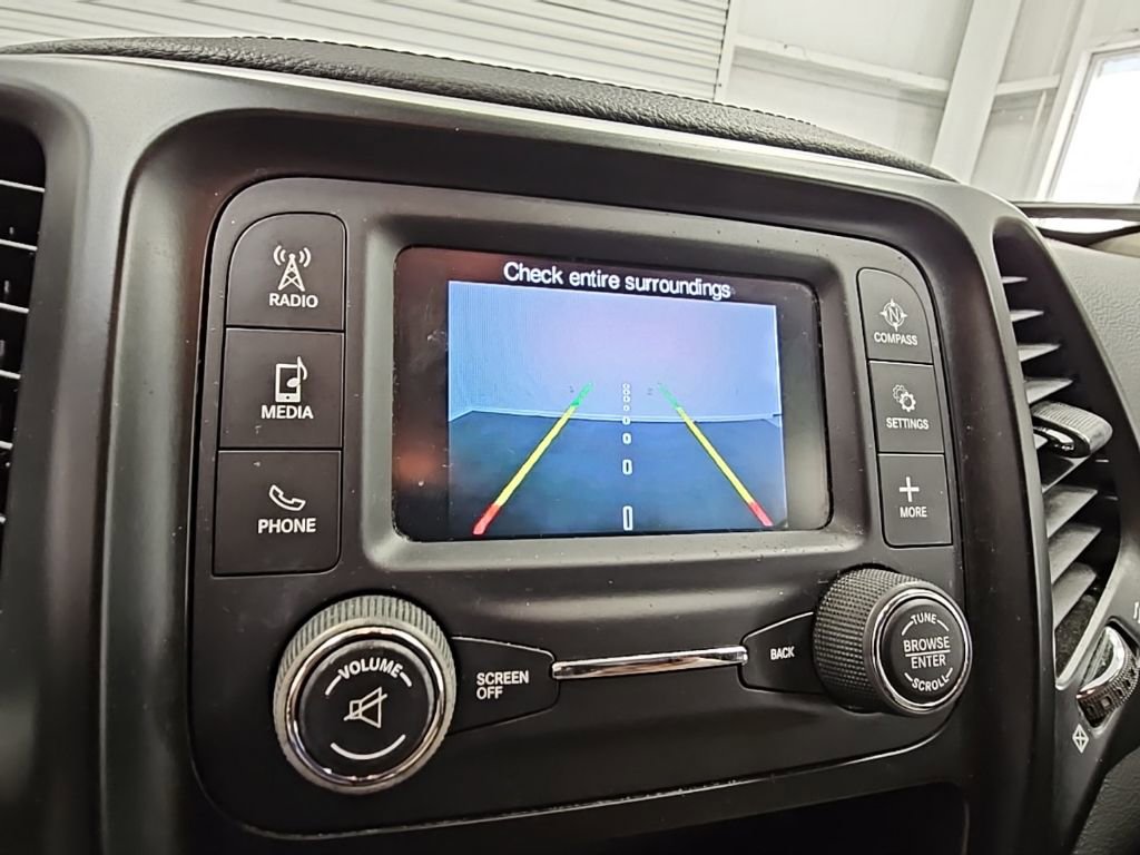 Used 2016 Jeep Cherokee Sport image 17