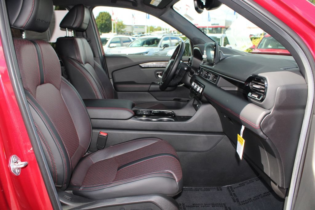 Certified 2025 Honda Pilot Black Edition image 12