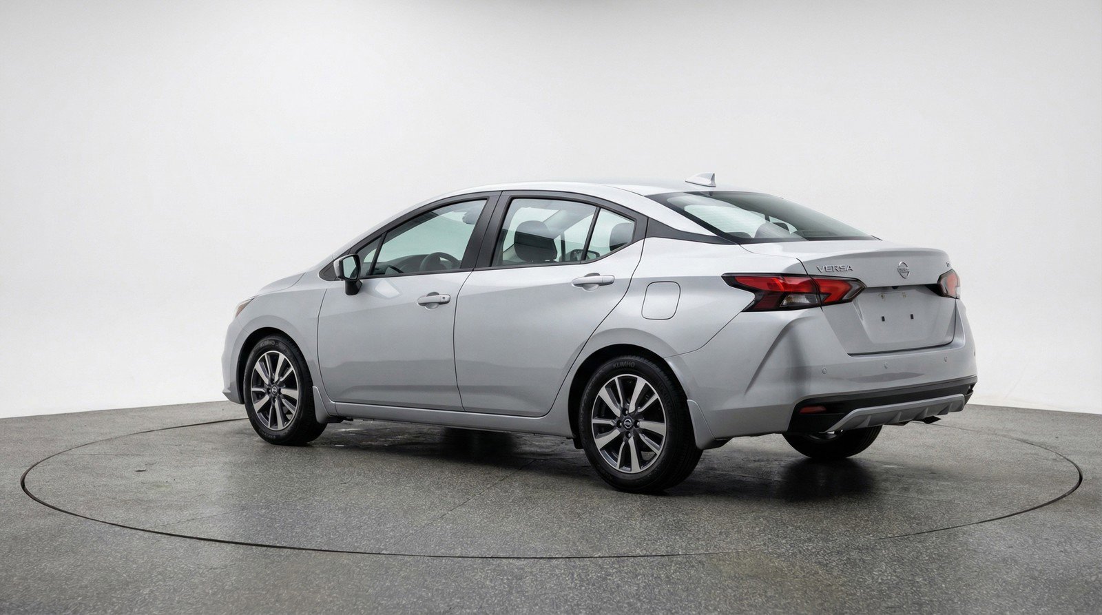 Used 2025 Nissan Versa SV image 6