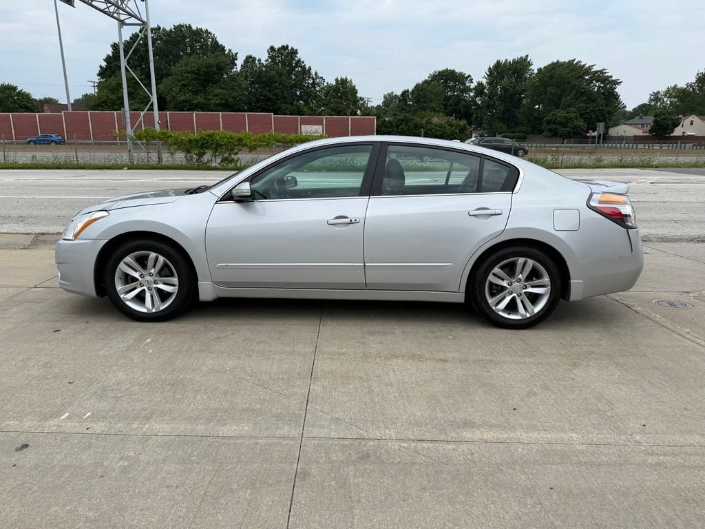 Used 2011 Nissan Altima 3.5 SR w/ 3.5SR Premium Pkg FWD image 11