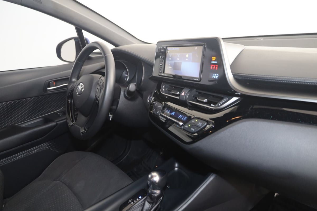 Used 2018 Toyota C-HR XLE FWD image 38