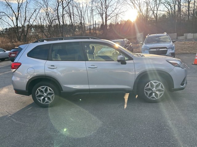 Used 2023 Subaru Forester Premium image 2