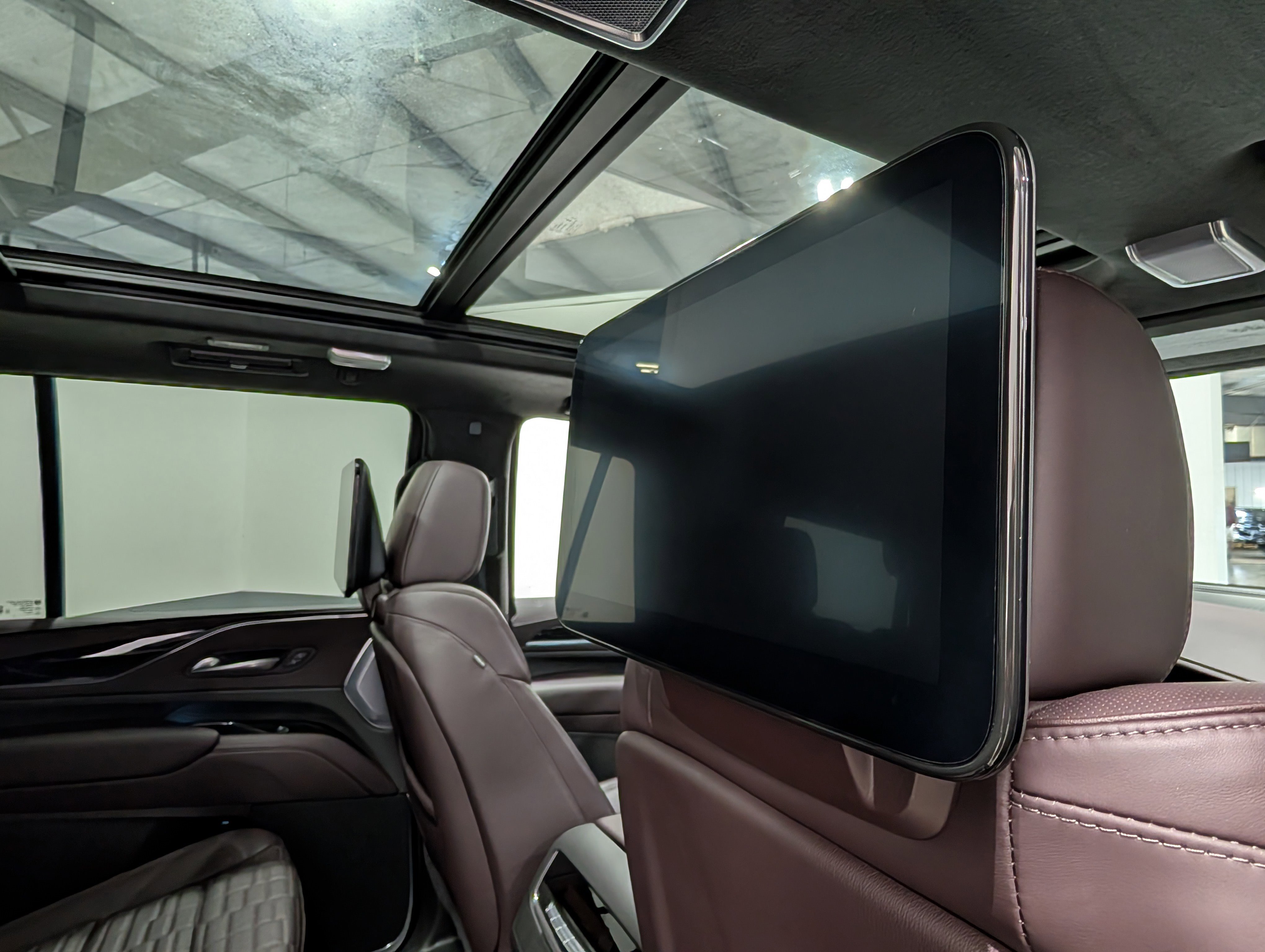 Used 2024 Cadillac Escalade V w/ LPO, ONYX Package AWD/4WD image 23