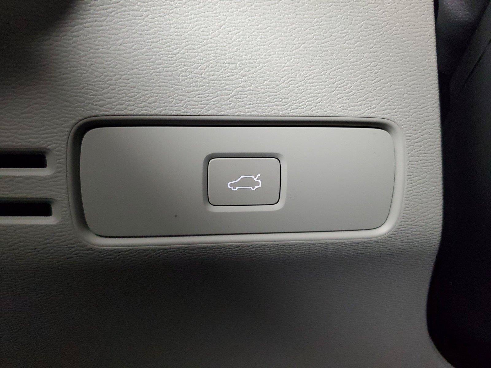 New 2026 Volvo XC40 B4 Plus w/ Protection Package Premier FWD image 35