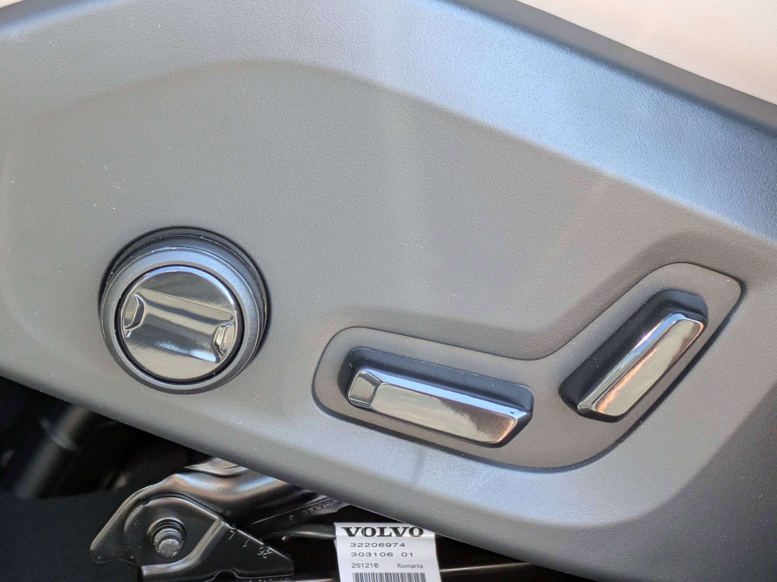 New 2026 Volvo XC60 B5 Plus w/ Protection Package Premier image 21