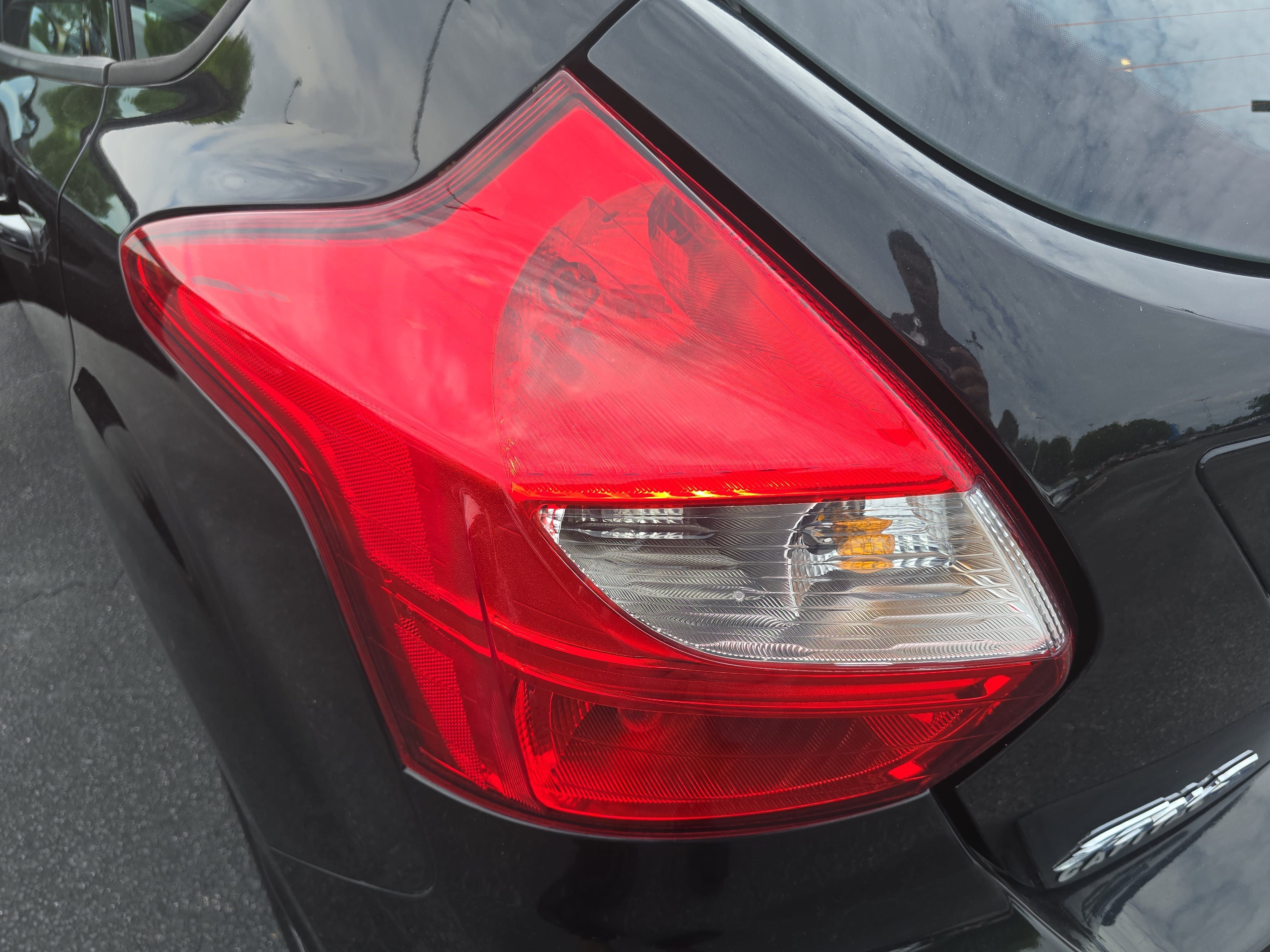 Used 2014 Ford Focus SE FWD image 32