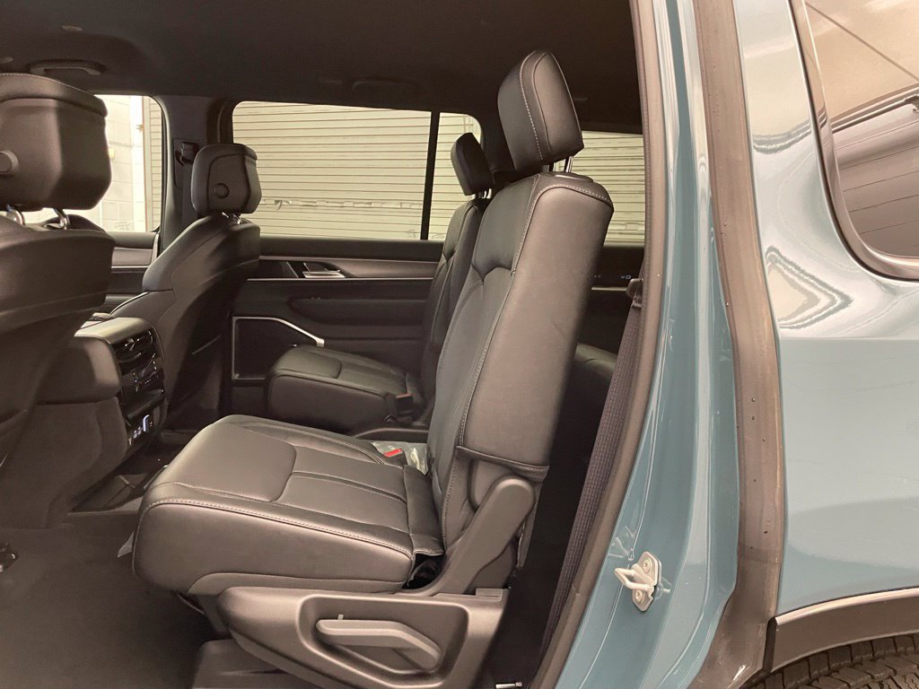 New 2026 Jeep Grand Wagoneer Limited AWD/4WD image 18