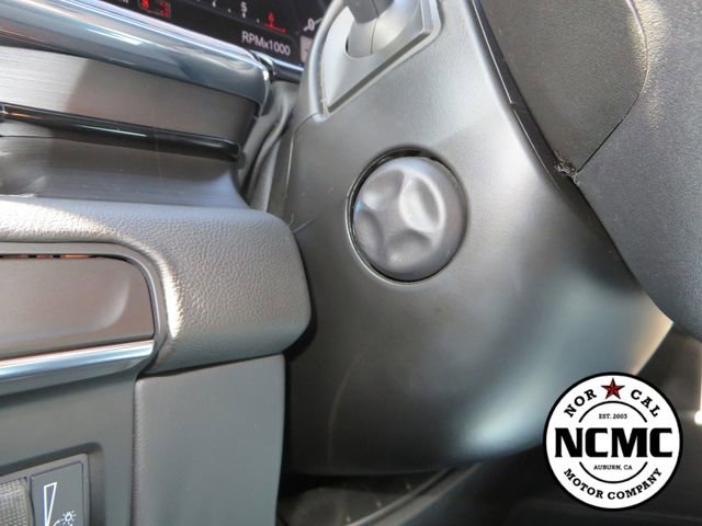 Used 2023 Cadillac Escalade Premium Luxury AWD/4WD image 38