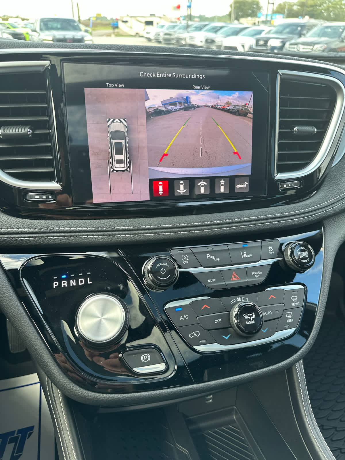 New 2026 Chrysler Pacifica Limited image 17