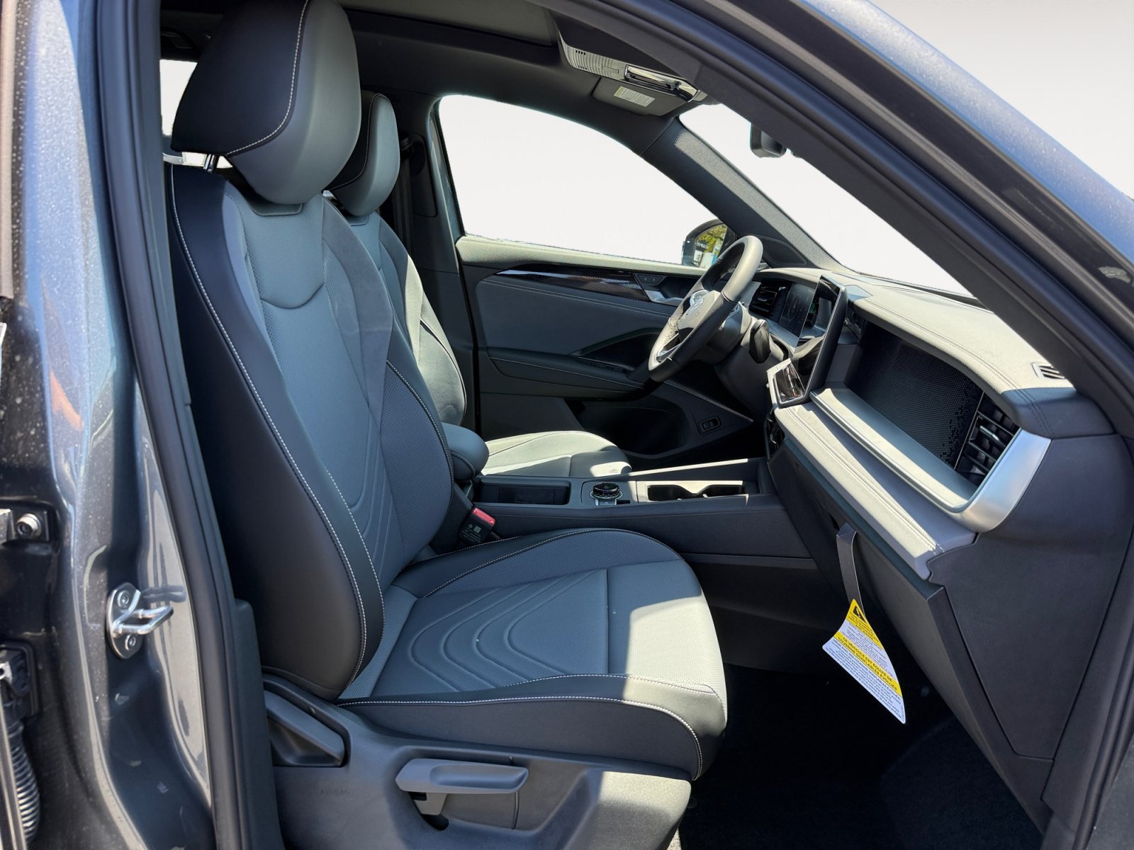New 2026 Volkswagen Tiguan SE R-Line AWD/4WD image 19