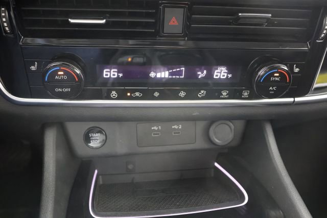 Used 2024 Nissan Rogue SL AWD/4WD image 15