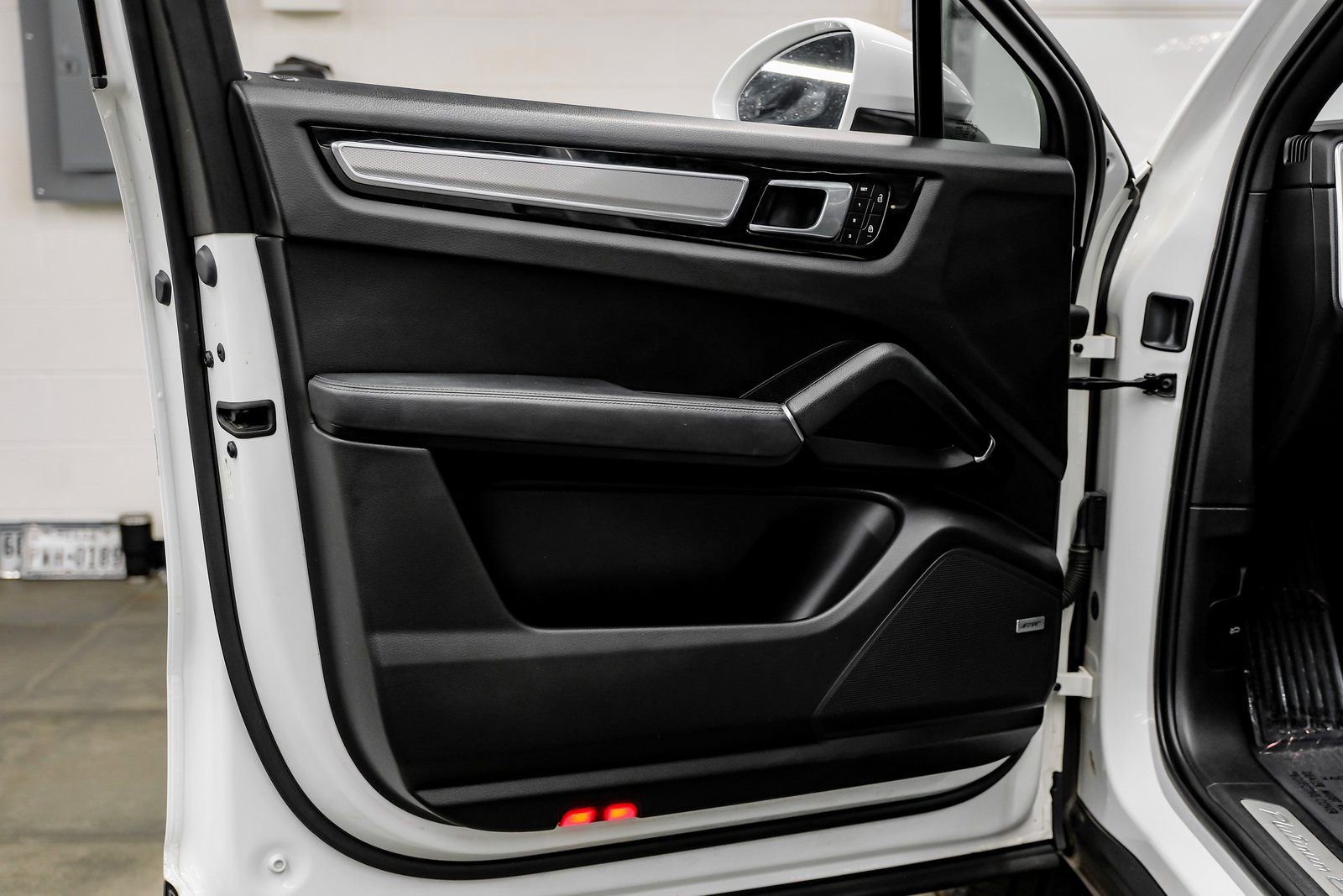 Used 2023 Porsche Cayenne Coupe image 54