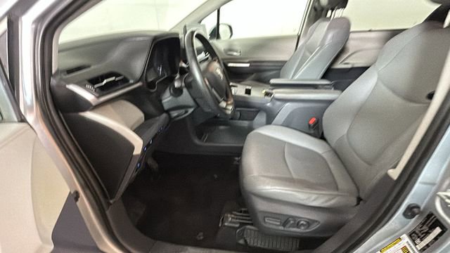 Used 2021 Toyota Sienna XLE FWD image 12