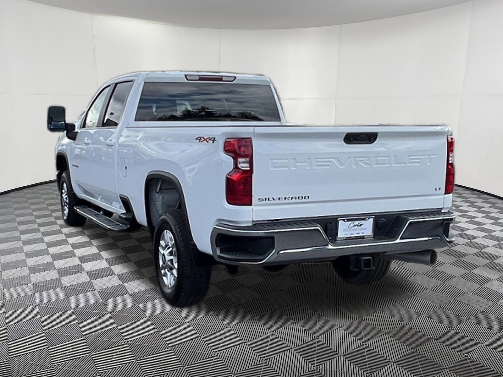 Used 2025 Chevrolet Silverado 2500 LT w/ Convenience Package AWD/4WD image 4
