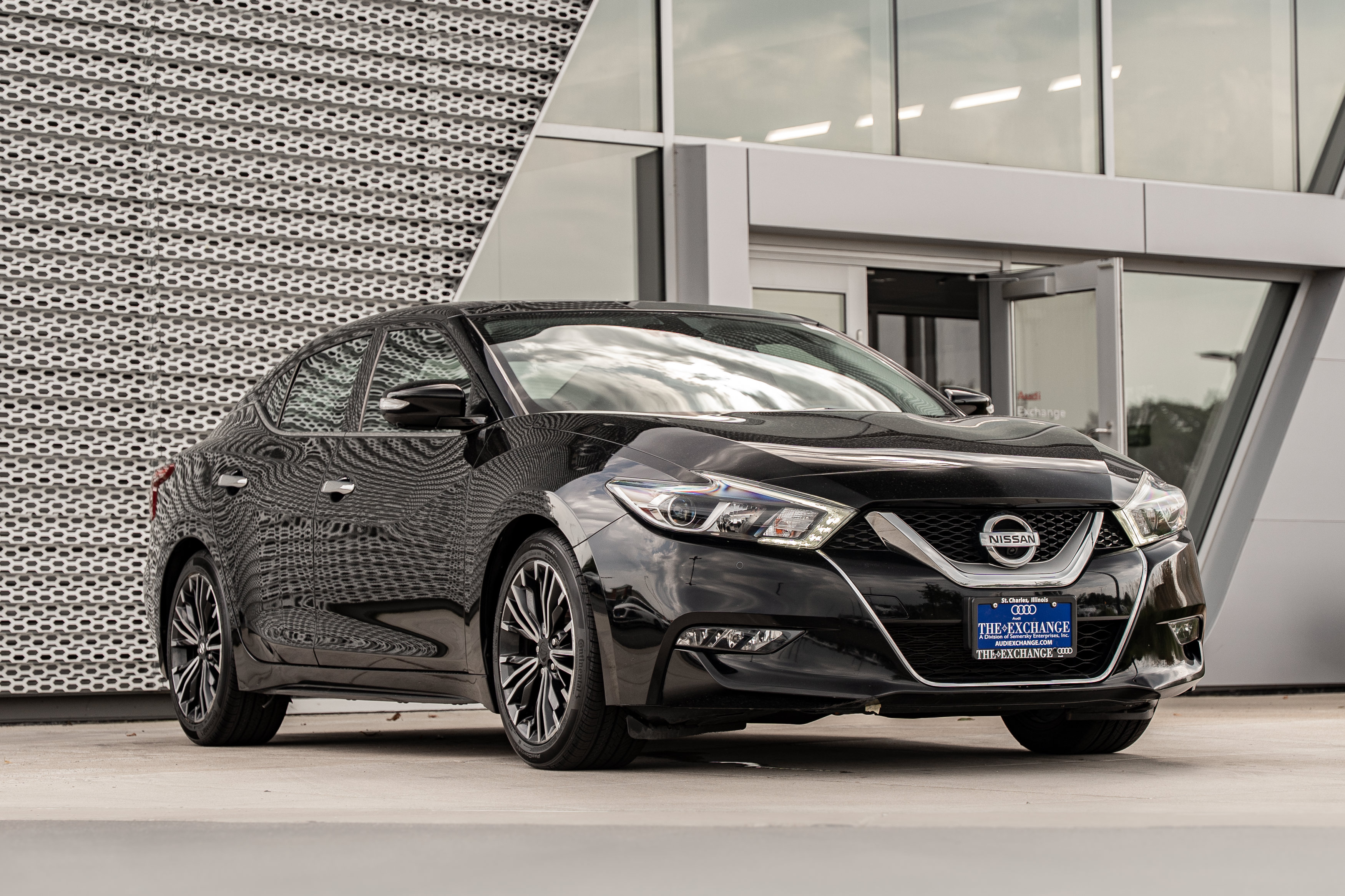 Used 2017 Nissan Maxima Platinum w/ Medallion Package FWD image 1