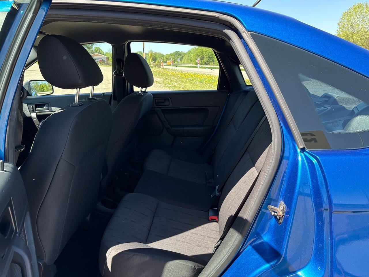 Used 2010 Ford Focus SE FWD image 18