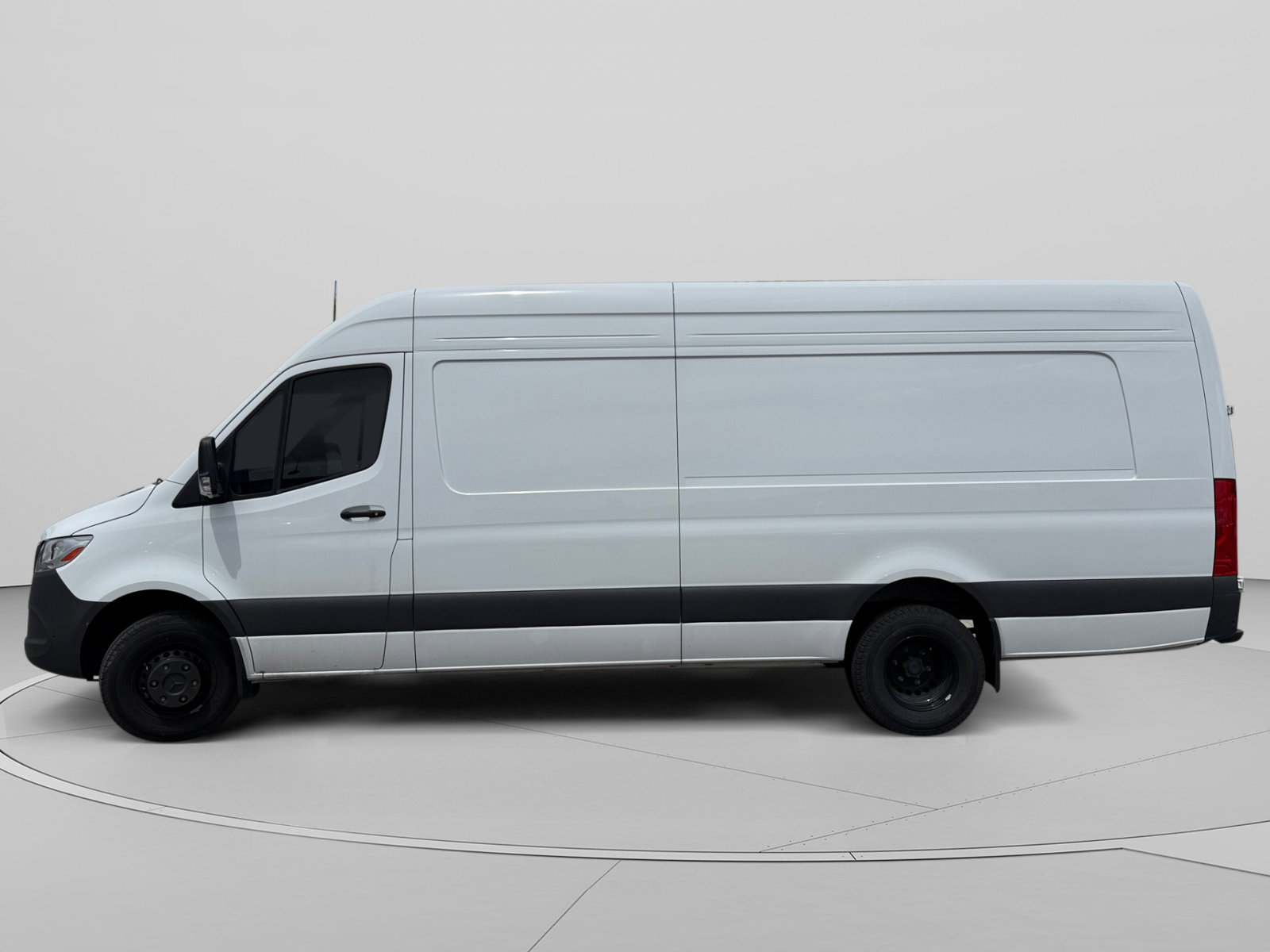 Used 2024 Mercedes-Benz Sprinter 4500 image 2