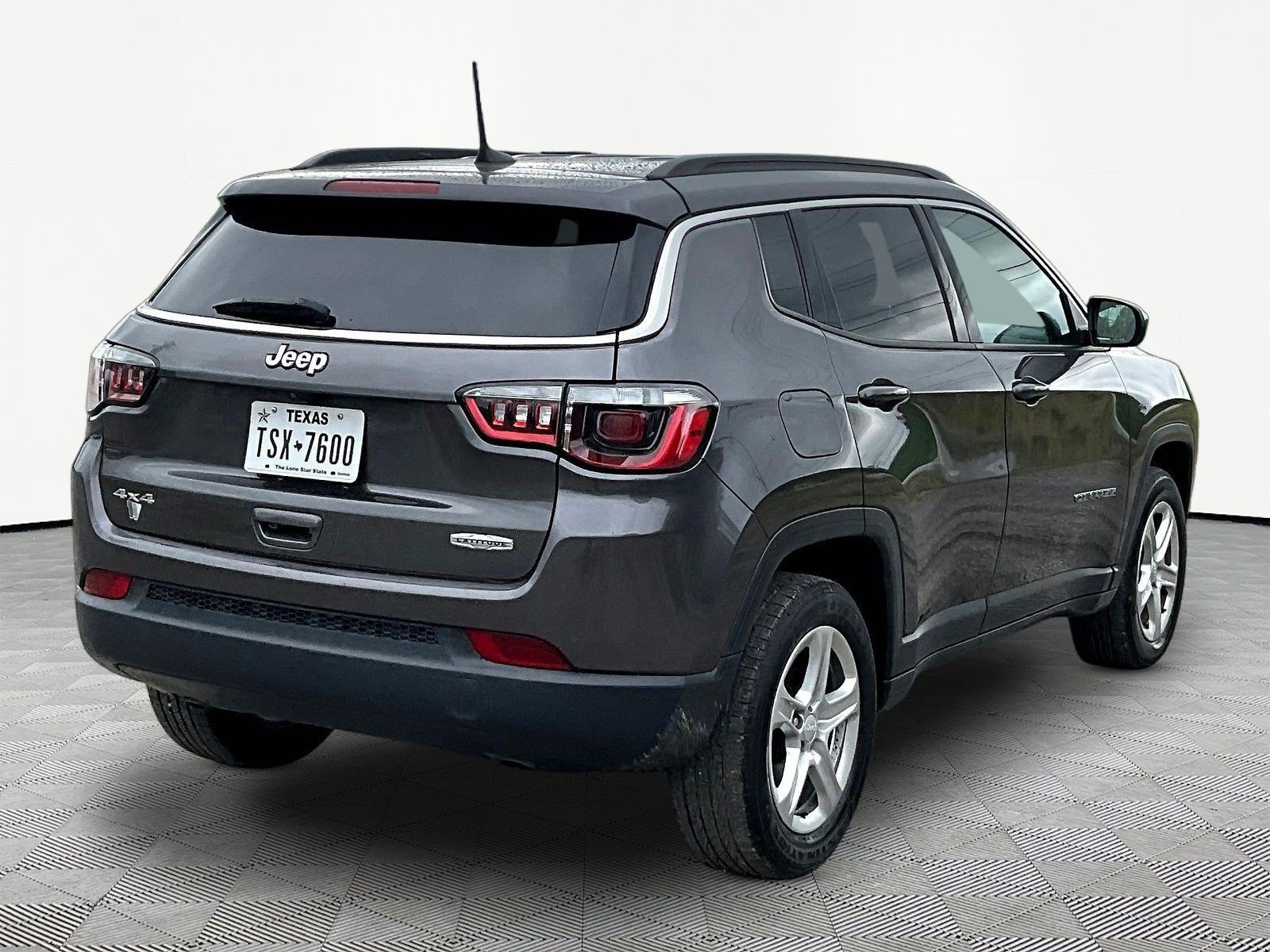 Used 2024 Jeep Compass Latitude AWD/4WD image 13