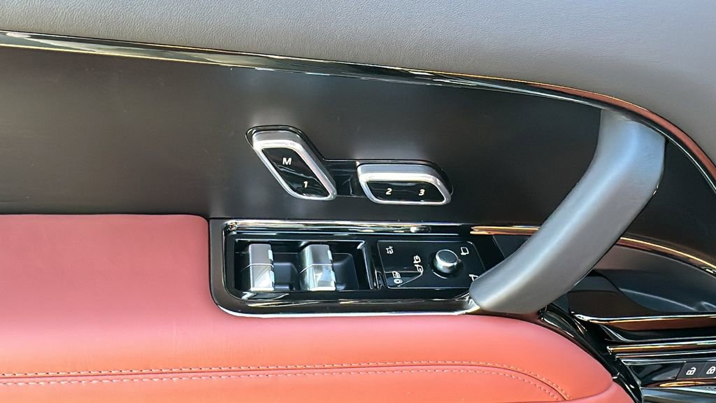 New 2025 Land Rover Range Rover SV image 10