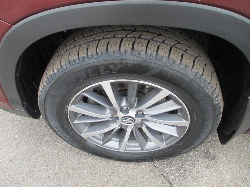 Used 2018 Toyota Highlander XLE image 12