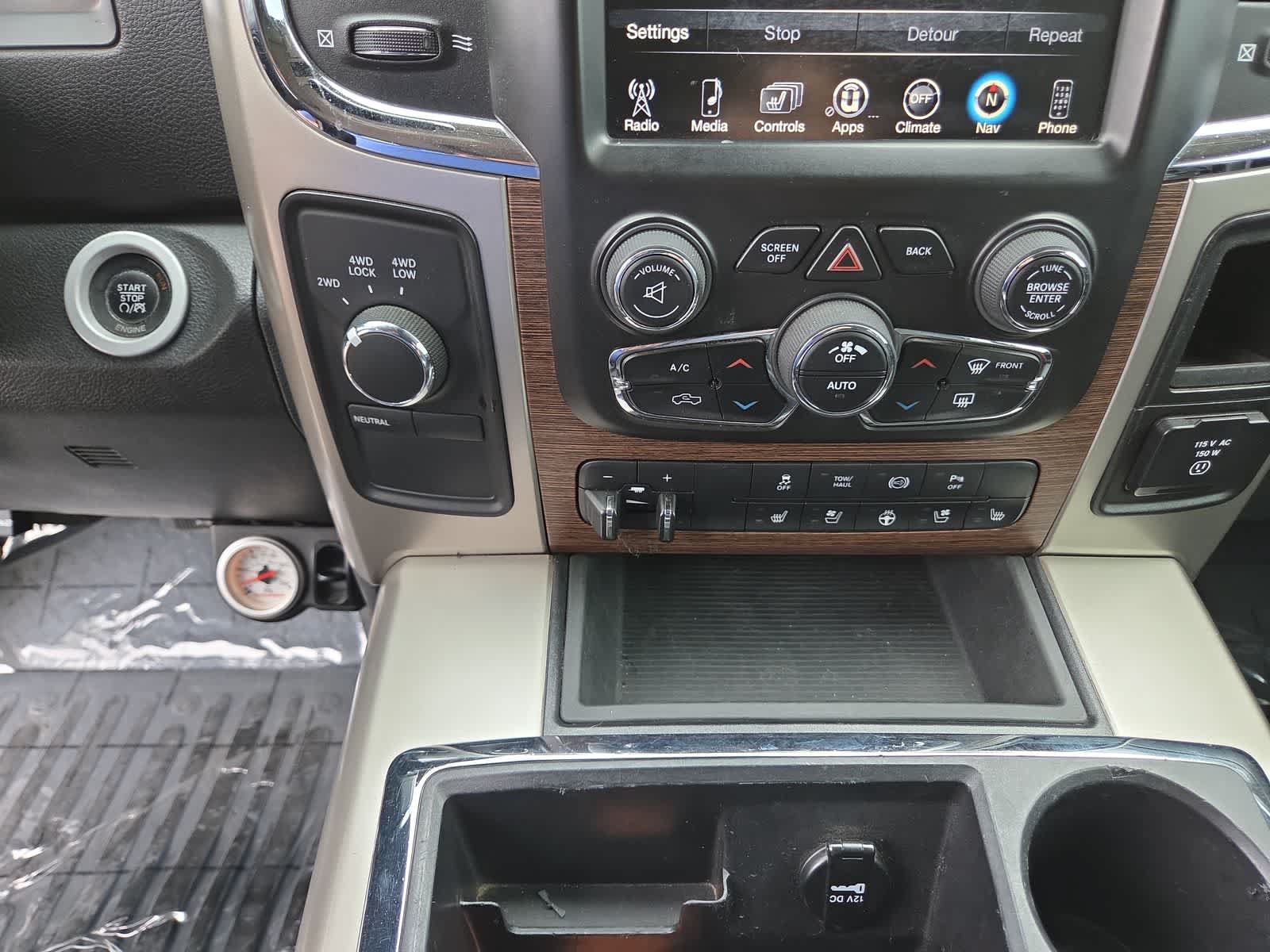 Used 2014 RAM 2500 Laramie w/ Convenience Group AWD/4WD image 25