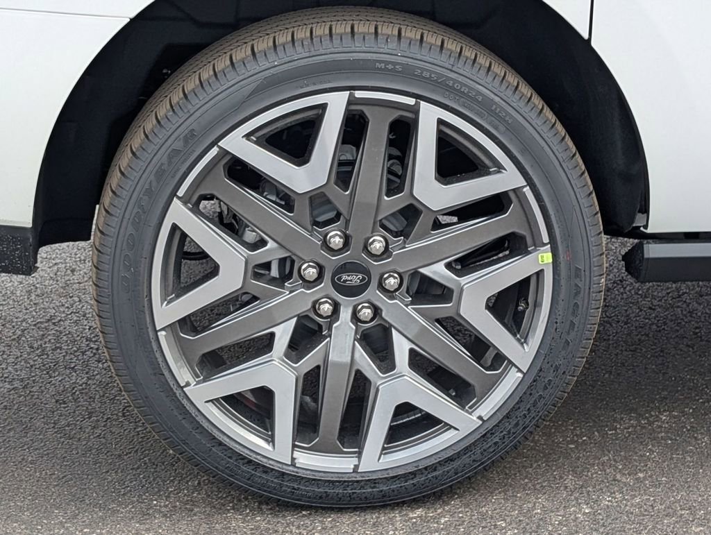 New 2026 Ford Expedition Max Platinum image 18
